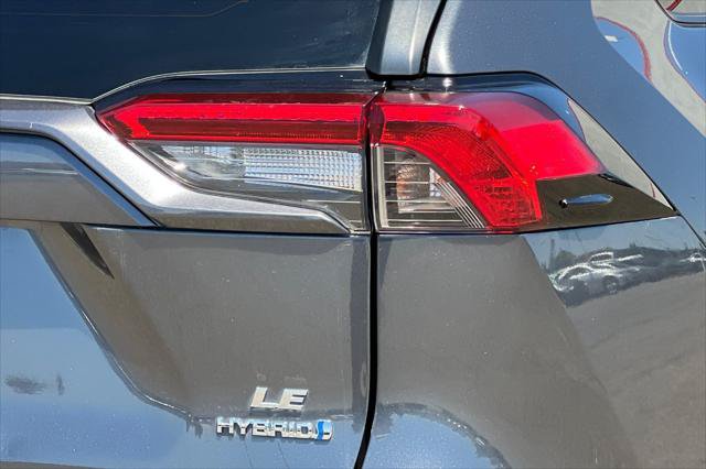 Certified 2020 Toyota RAV4 LE w/ Carpet Mat Package AWD/4WD image 31