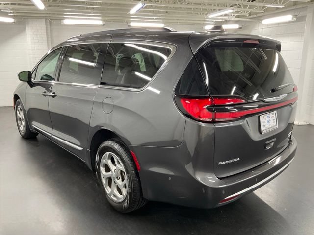 Used 2023 Chrysler Pacifica Limited w/ Uconnect Theater Family Group AWD/4WD image 5