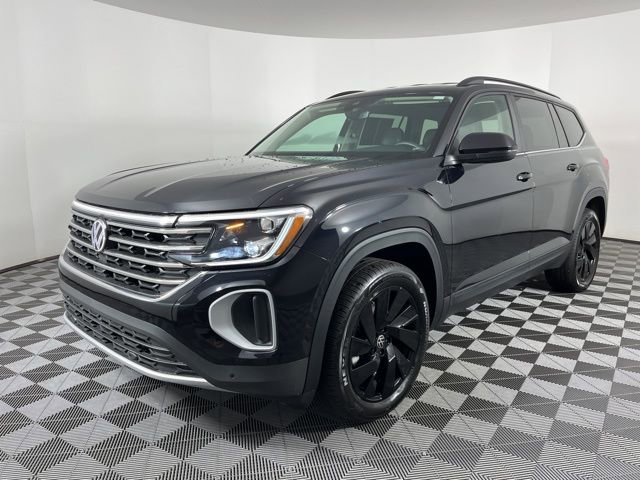 Used 2024 Volkswagen Atlas SE w/ Black Wheel Package image 5