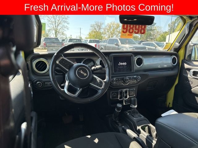 Used 2022 Jeep Wrangler Unlimited Sahara w/ Cold Weather Group image 11