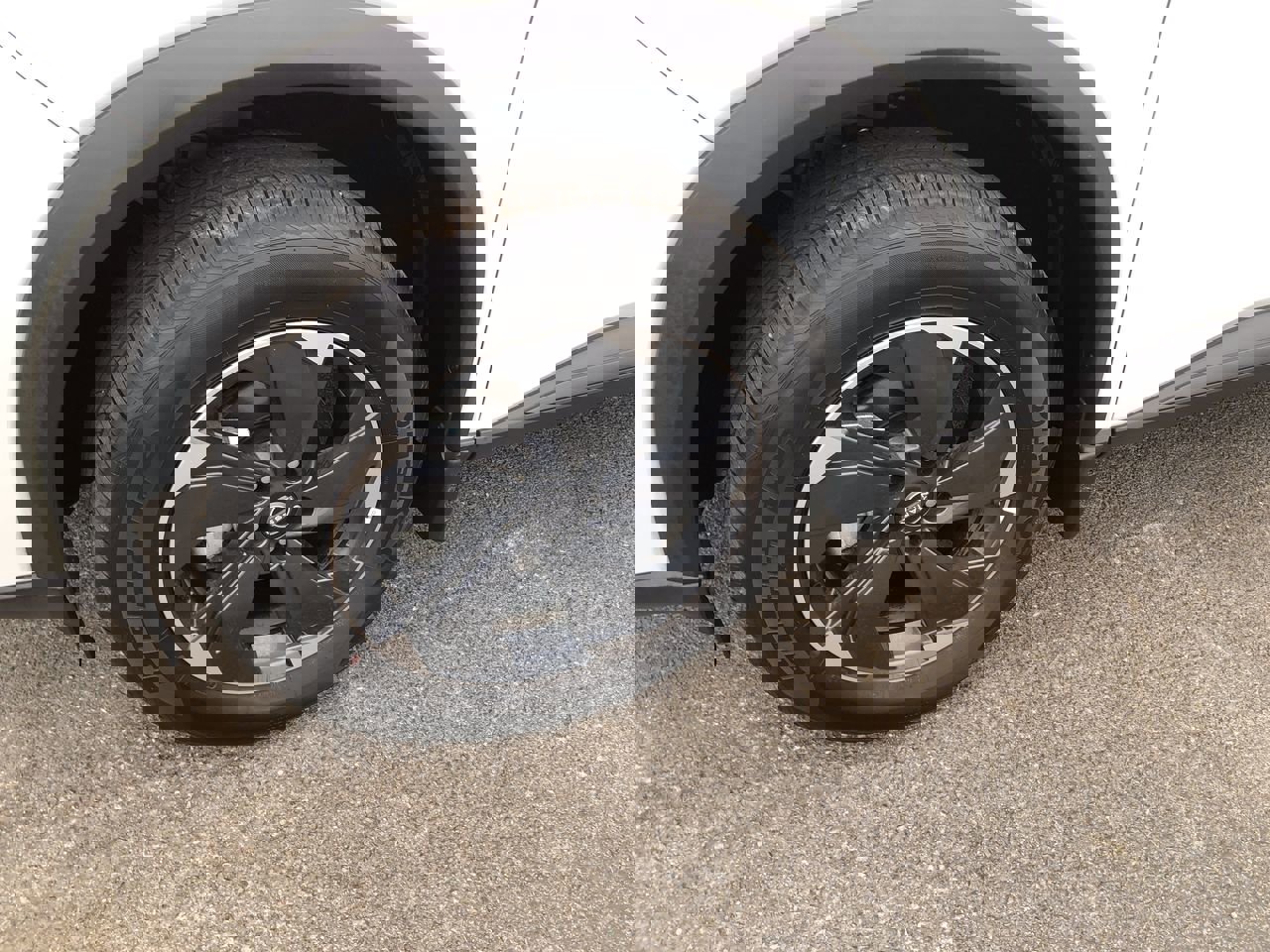 Used 2026 Nissan Rogue SV image 2