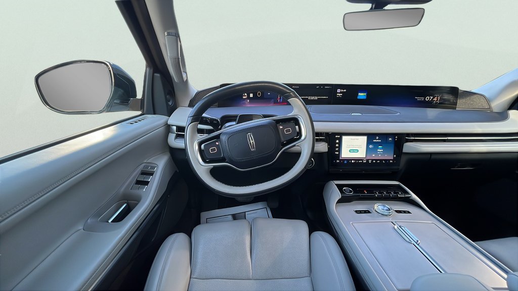 Used 2025 Lincoln Navigator L Reserve AWD/4WD image 11