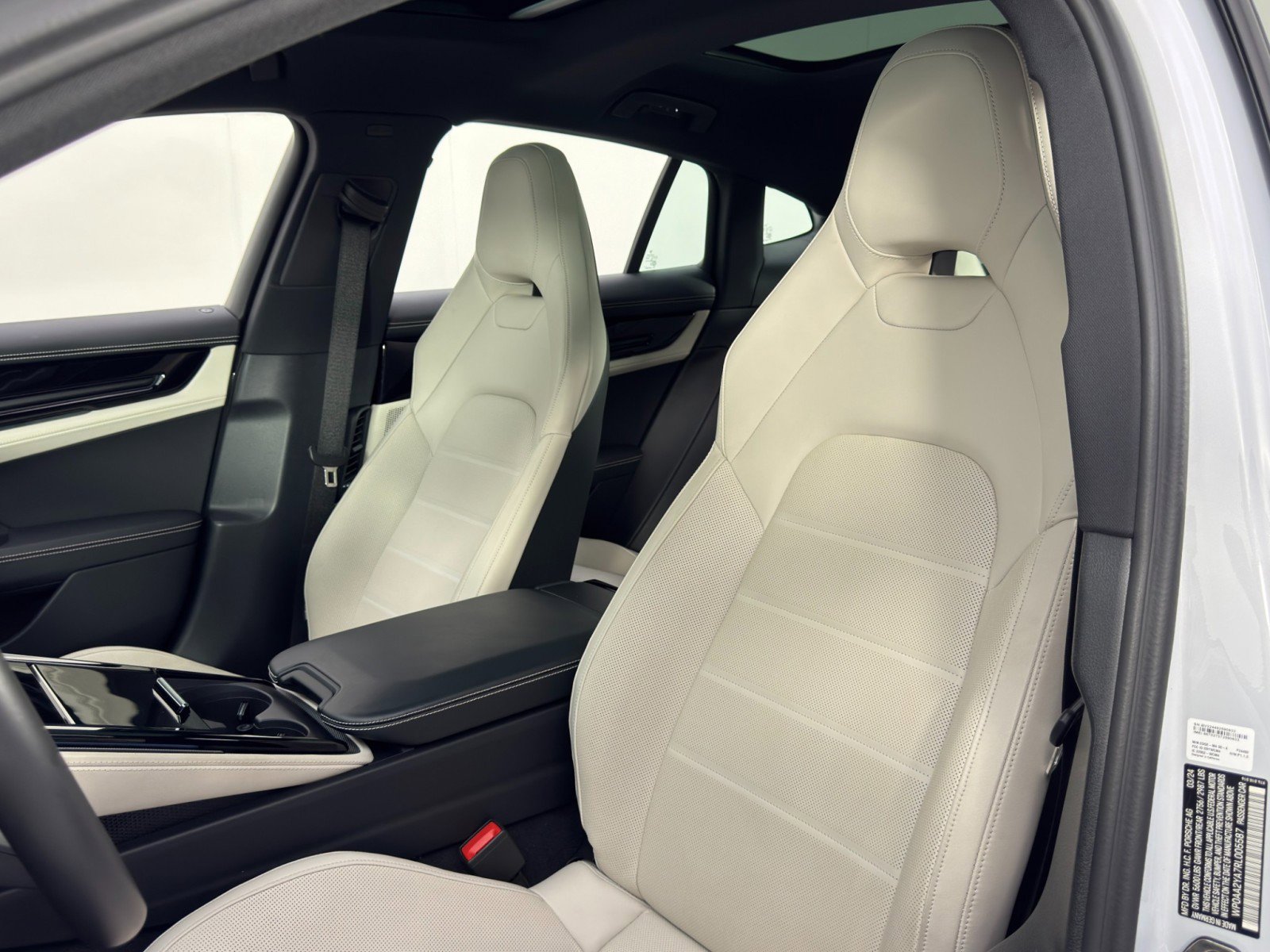 Used 2024 Porsche Panamera 4 w/ Premium Package image 42