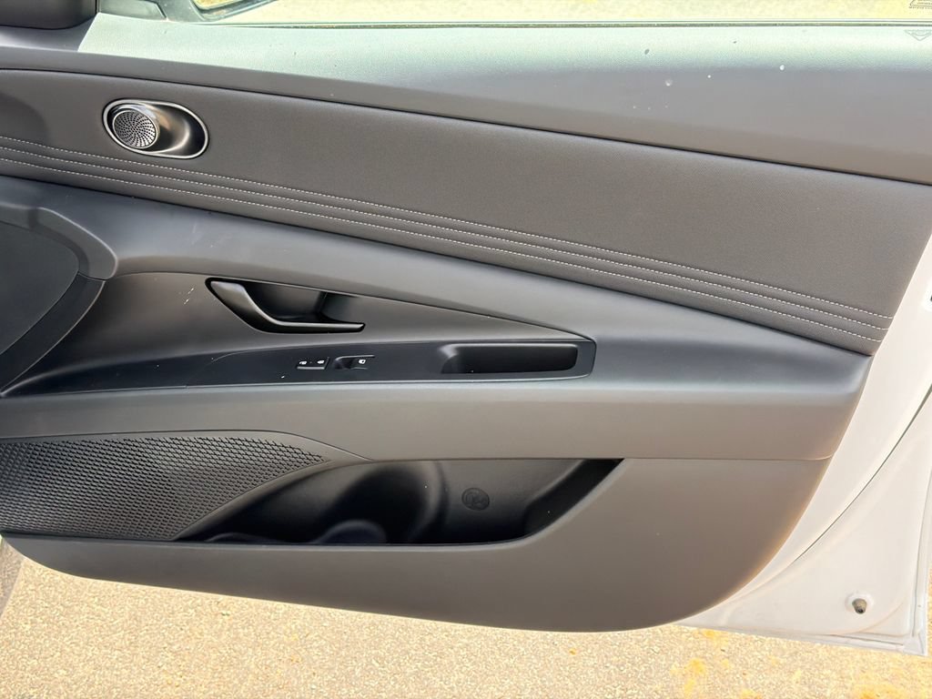 Certified 2025 Hyundai Elantra Sport FWD image 14