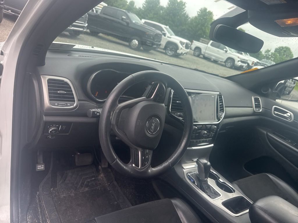 Used 2020 Jeep Grand Cherokee Altitude AWD/4WD image 17