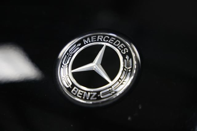 Used 2018 Mercedes-Benz GLC 300 4MATIC image 4