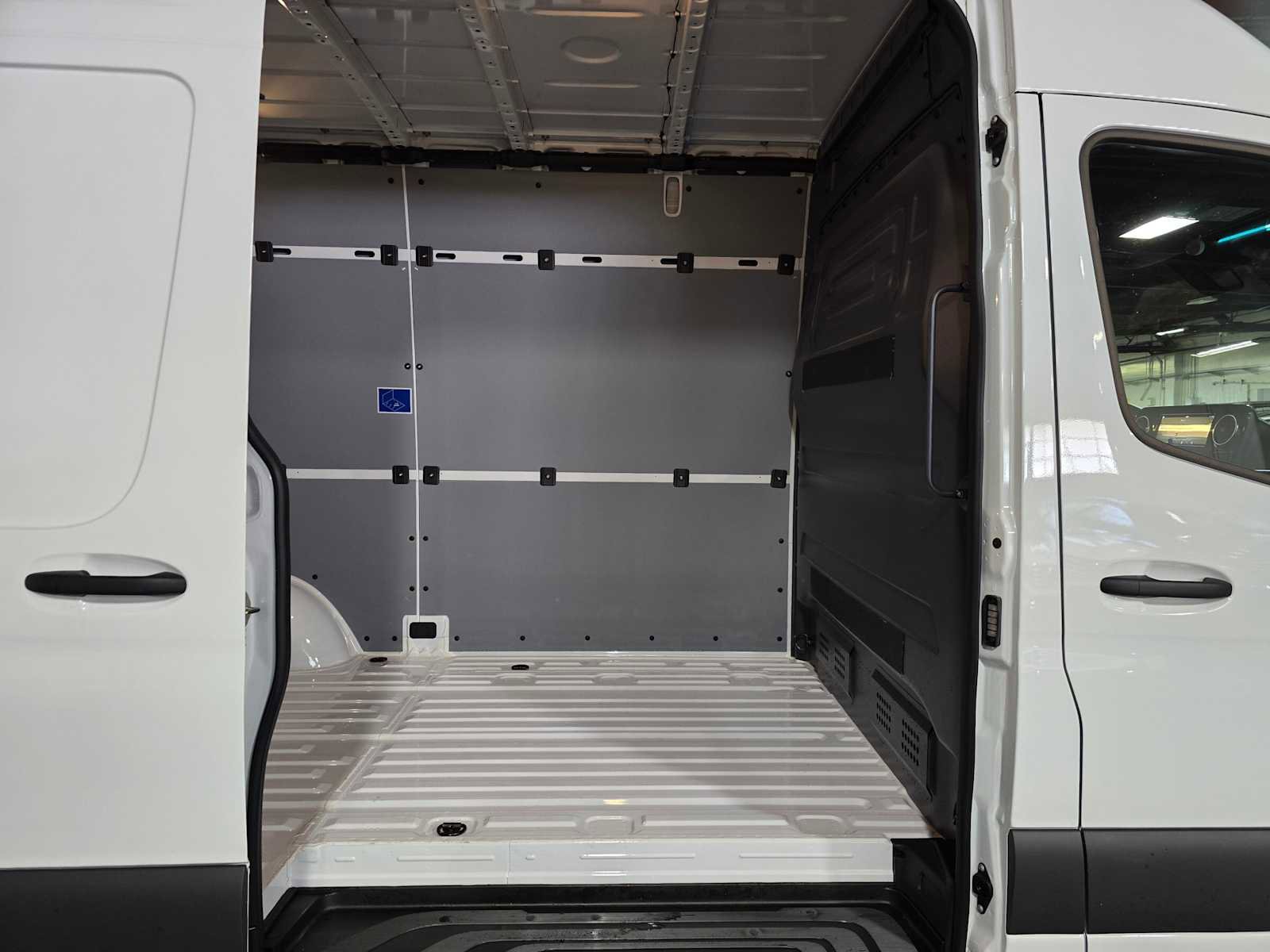 Used 2025 Mercedes-Benz Sprinter 2500 image 15