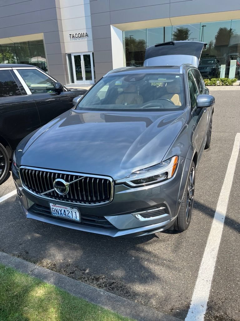 Used 2018 Volvo XC60 T8 Inscription w/ Advanced Package AWD/4WD image 2