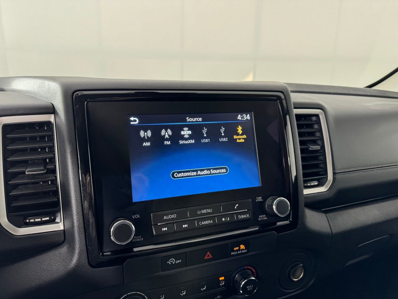 Used 2024 Nissan Frontier SV image 15