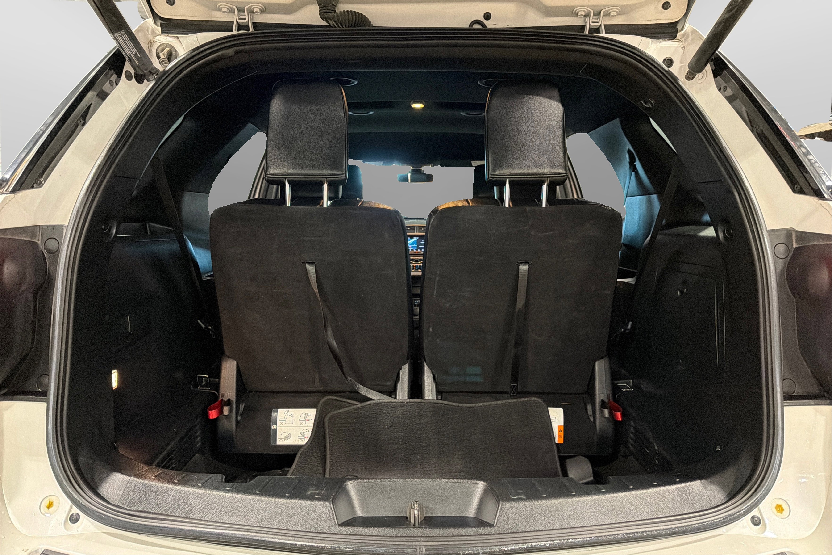 Used 2018 Ford Explorer XLT w/ Equipment Group 202A AWD/4WD image 44