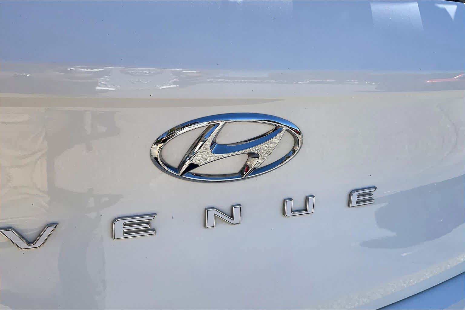 Used 2025 Hyundai Venue SEL FWD image 10