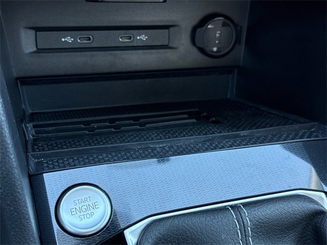 Used 2025 Volkswagen Taos SE image 35