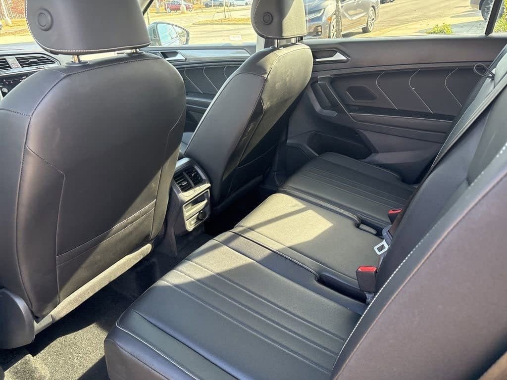 Used 2024 Volkswagen Tiguan SE image 17