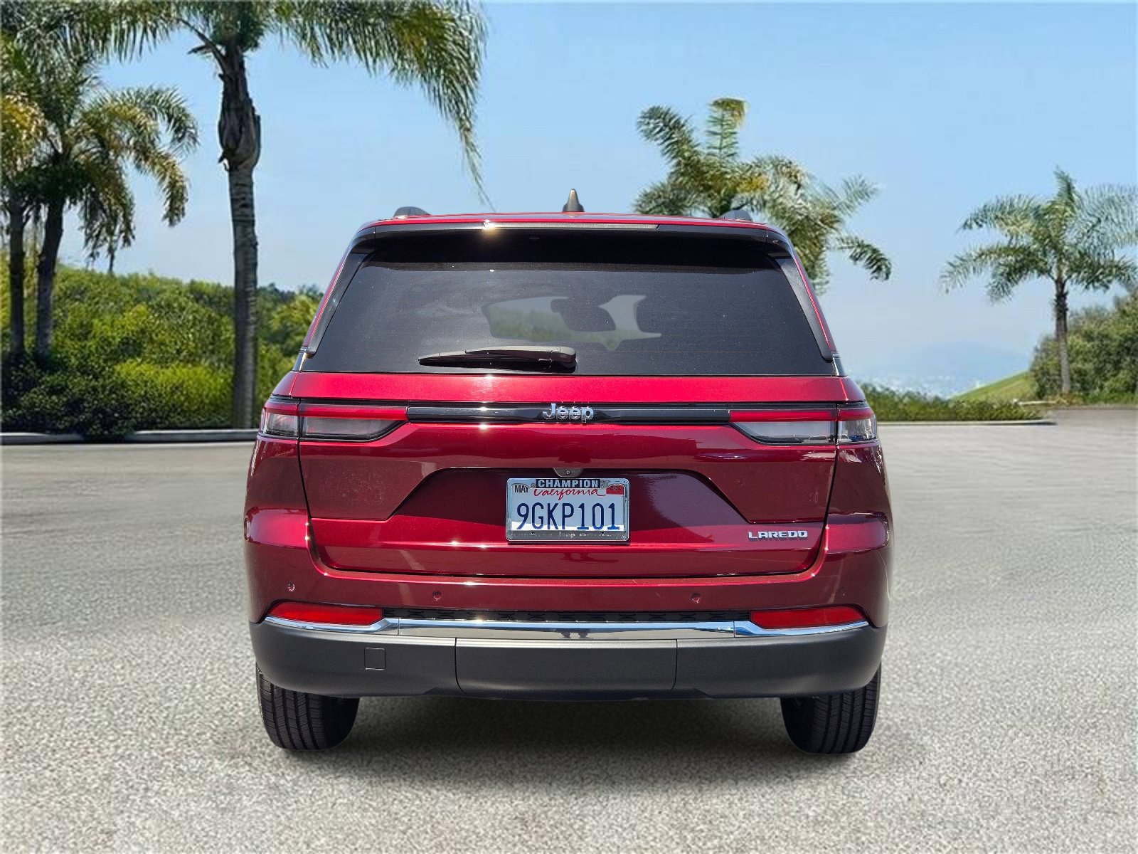 Used 2023 Jeep Grand Cherokee Laredo RWD image 5