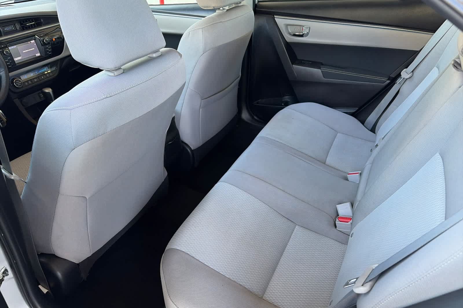 Used 2016 Toyota Corolla LE FWD image 4