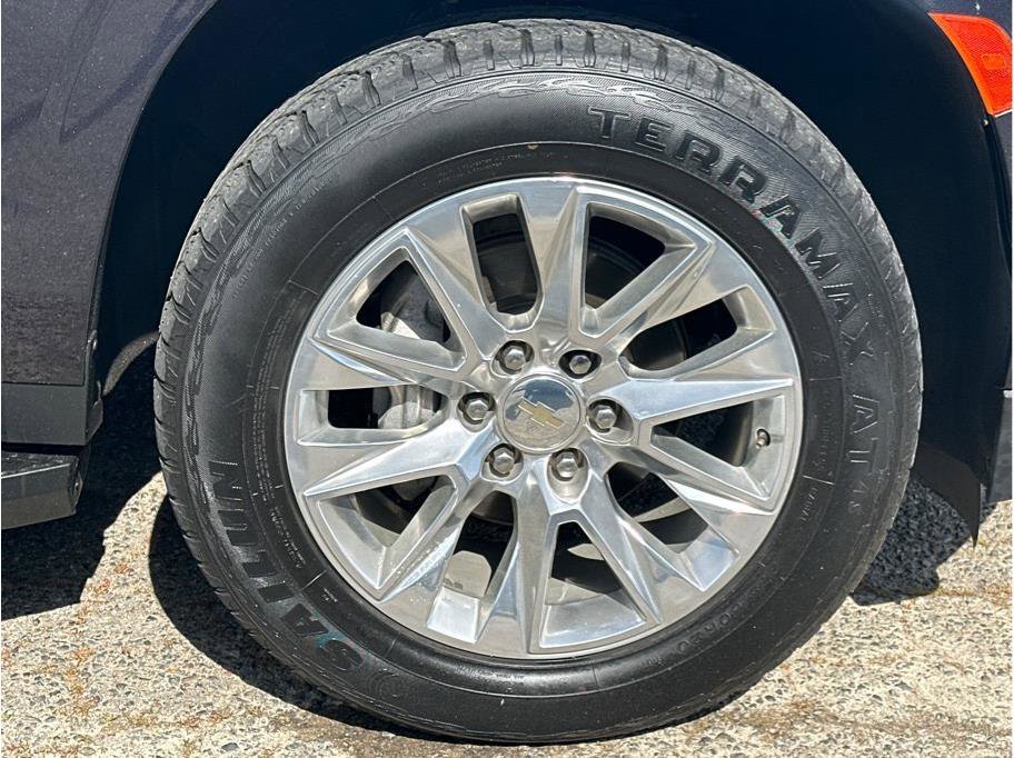 Used 2023 Chevrolet Suburban Premier image 11