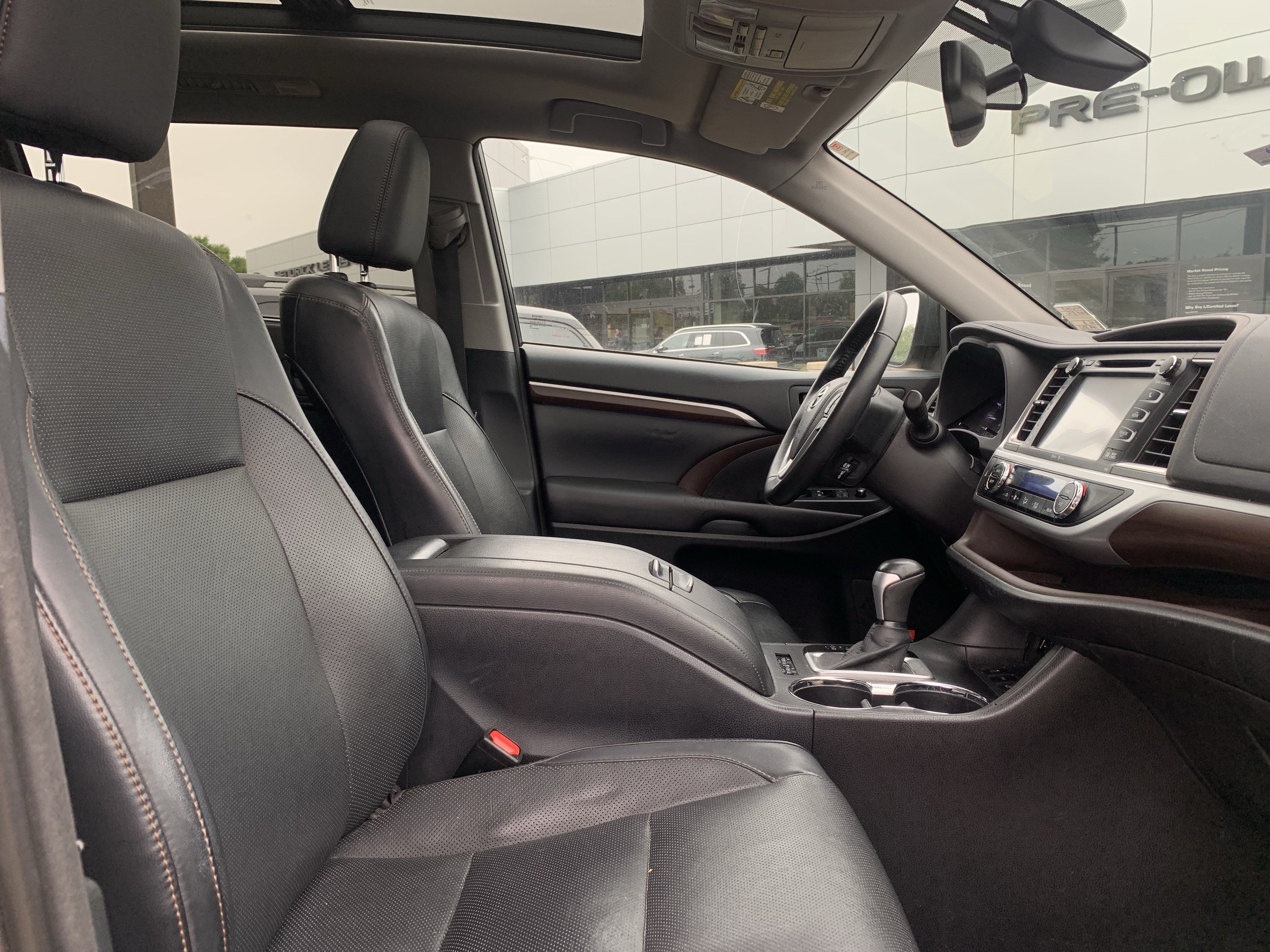 Used 2015 Toyota Highlander Limited Platinum AWD/4WD image 34