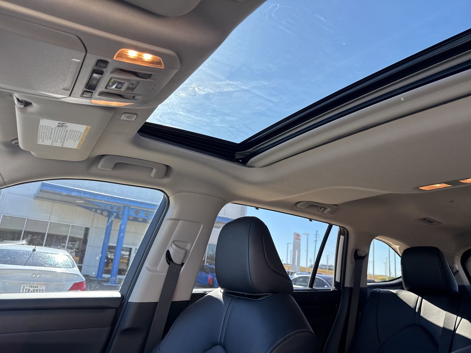 Used 2023 Toyota Highlander XLE image 8