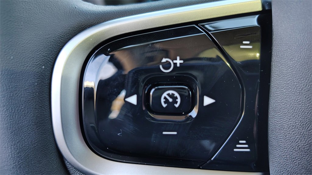 New 2025 Volvo XC90 T8 Core w/ Climate Package image 15