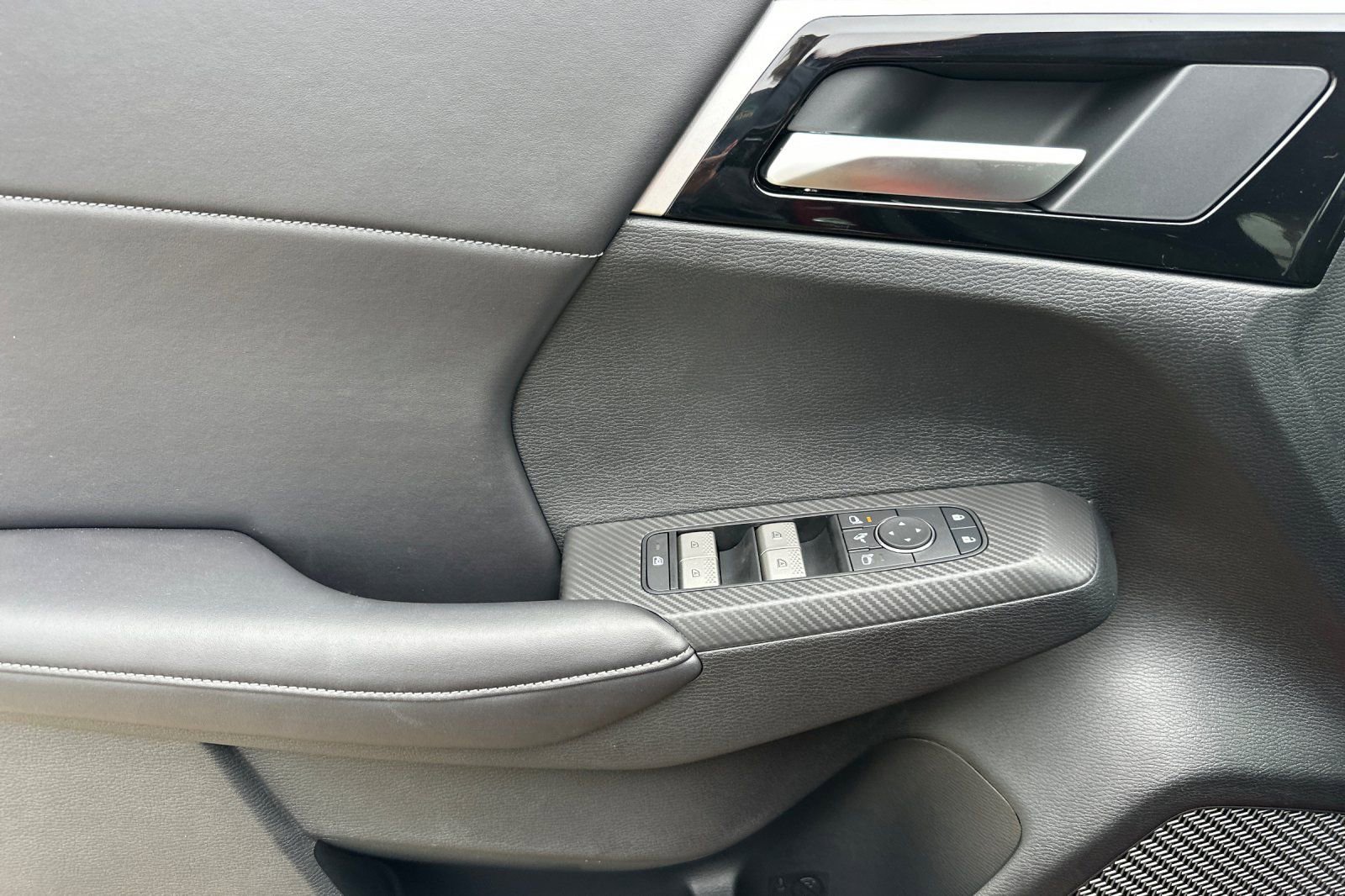 New 2025 Mitsubishi Outlander SE image 10