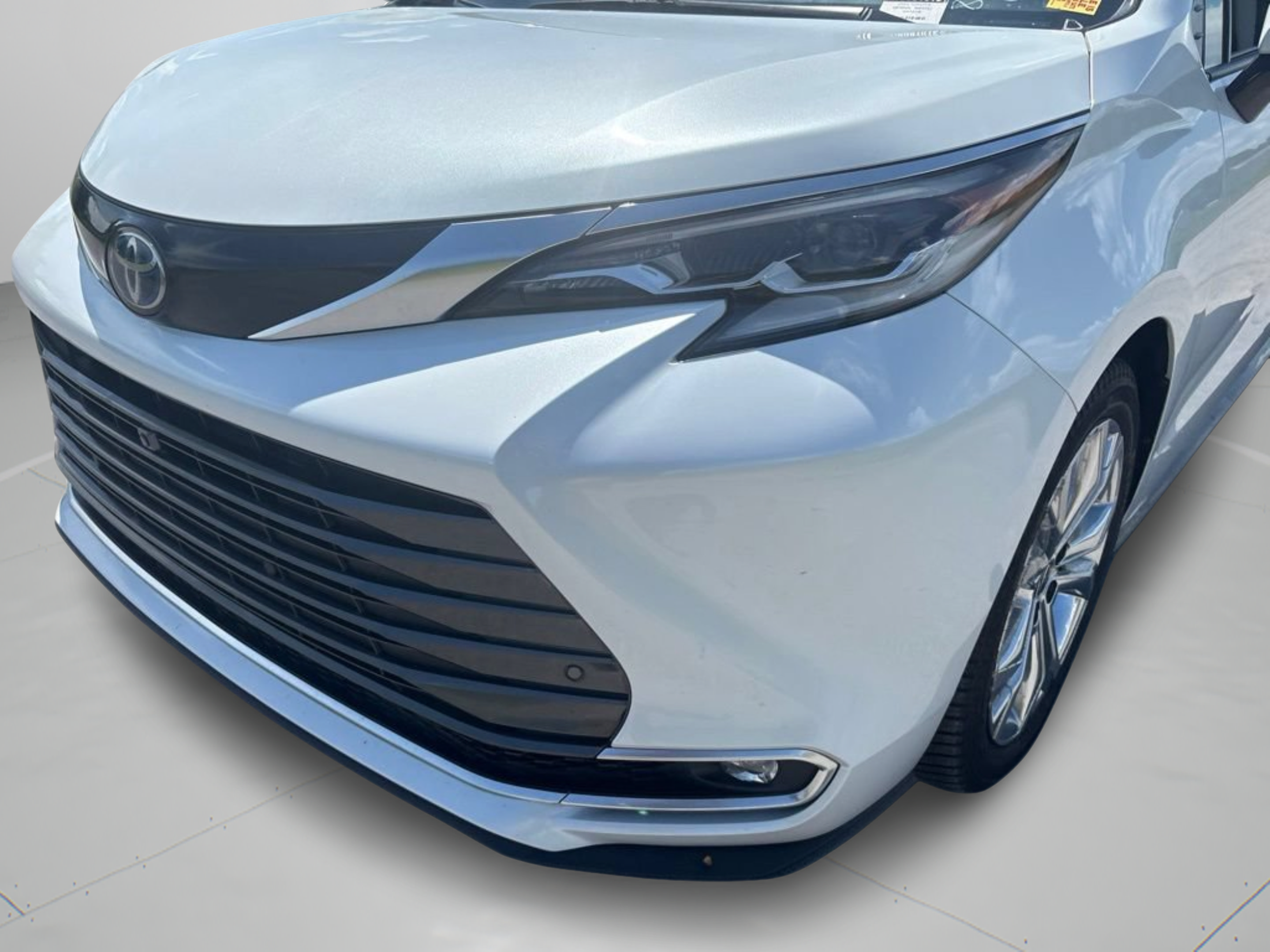 Used 2022 Toyota Sienna Platinum FWD image 30