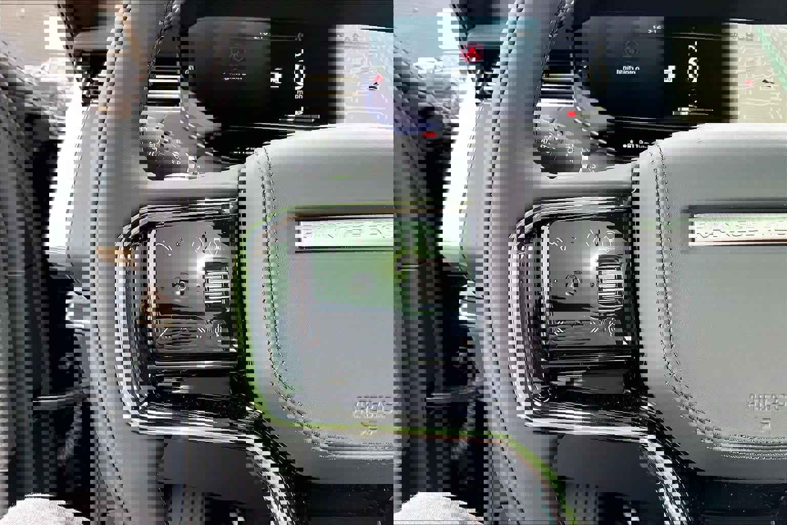 New 2025 Land Rover Range Rover Sport Dynamic SE image 17