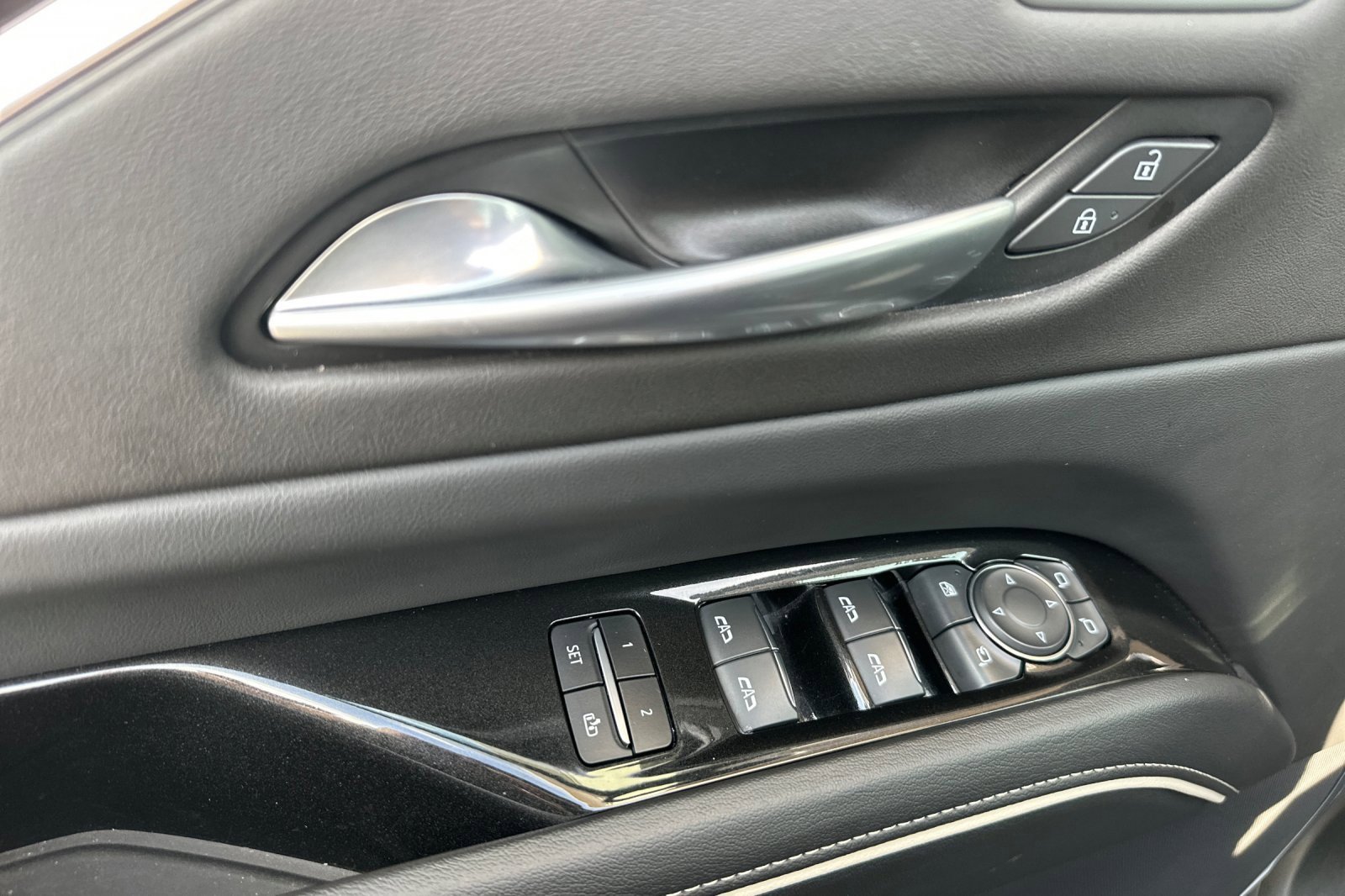 Used 2024 Cadillac Escalade Premium Luxury w/ Performance Package image 11