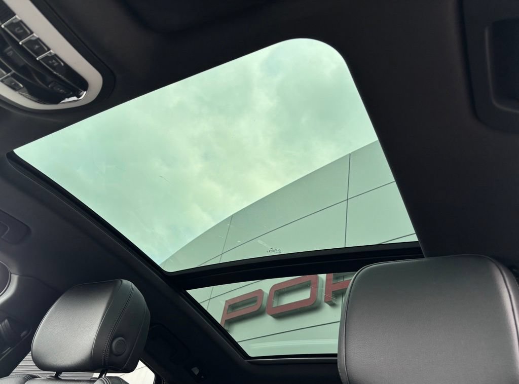 Certified 2023 Porsche Macan AWD/4WD image 35