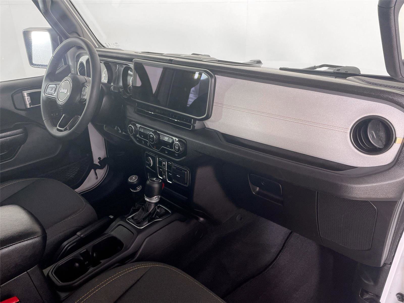 Used 2024 Jeep Wrangler Sport S image 27