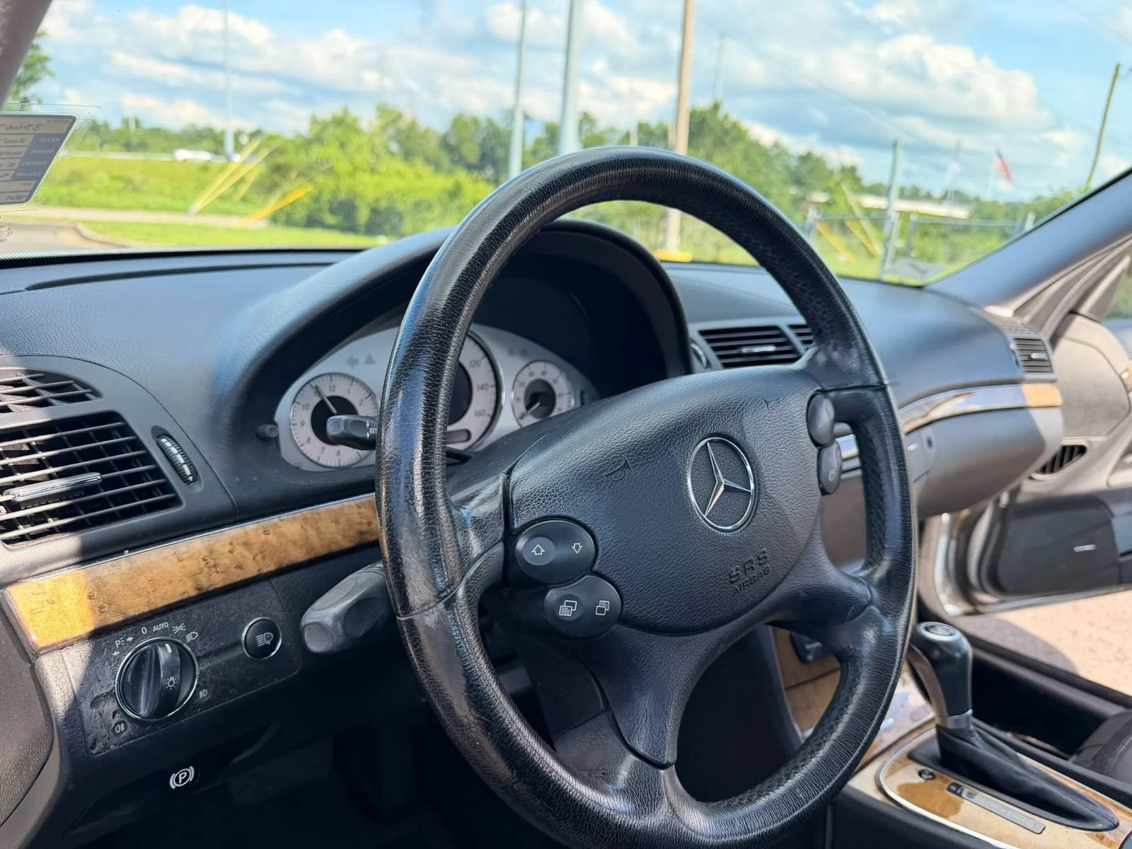 Used 2007 Mercedes-Benz E 550 Sedan image 21