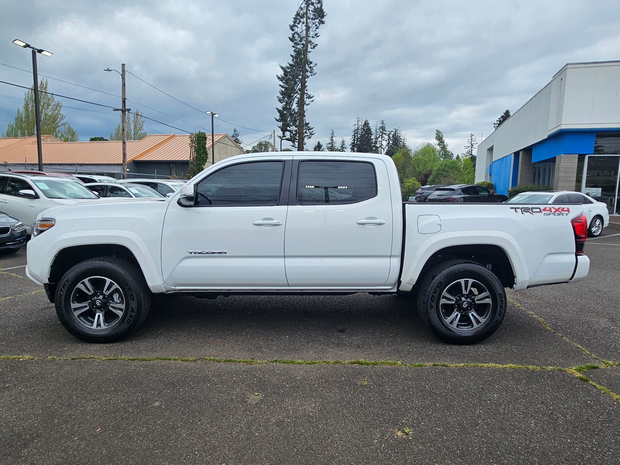 Used 2019 Toyota Tacoma TRD Sport AWD/4WD image 2