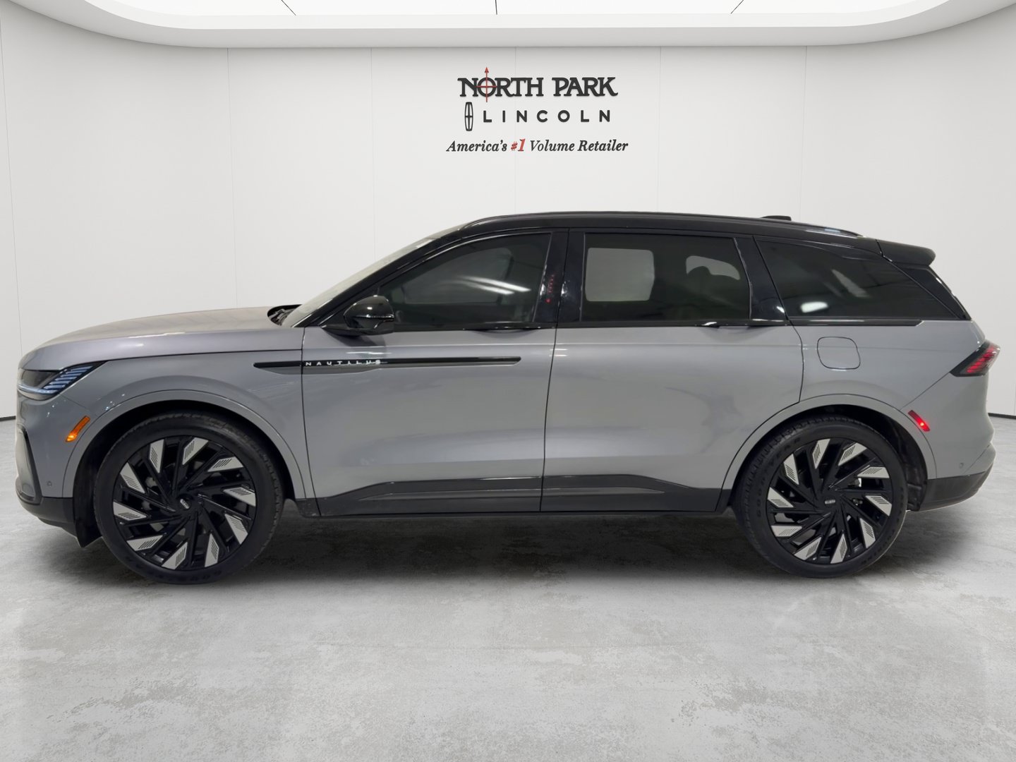 Used 2024 Lincoln Nautilus Black Label w/ Jet Appearance Package (87T) AWD/4WD image 2