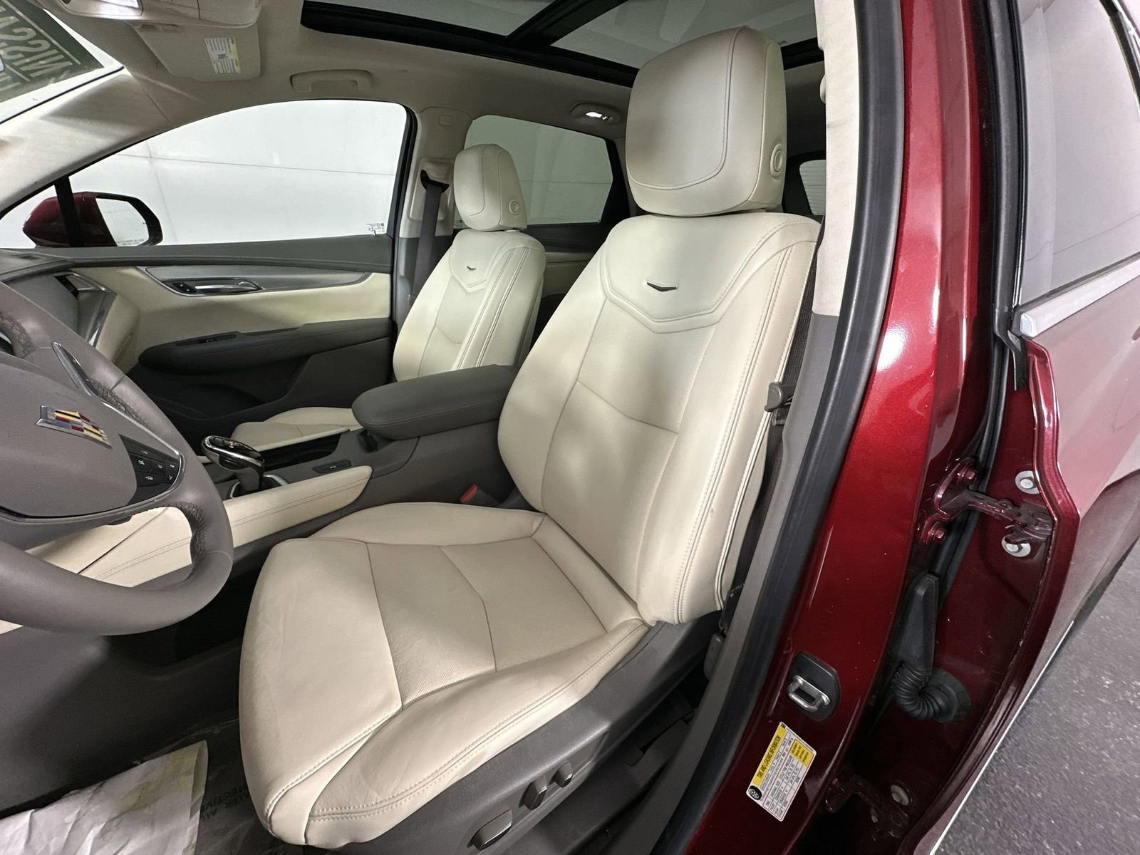 Used 2018 Cadillac XT5 Luxury w/ Driver Awareness Package image 15