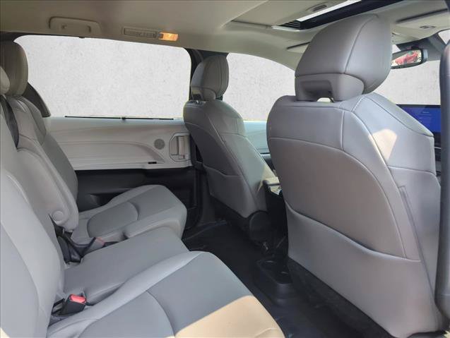 Certified 2026 Toyota Sienna XLE FWD image 30