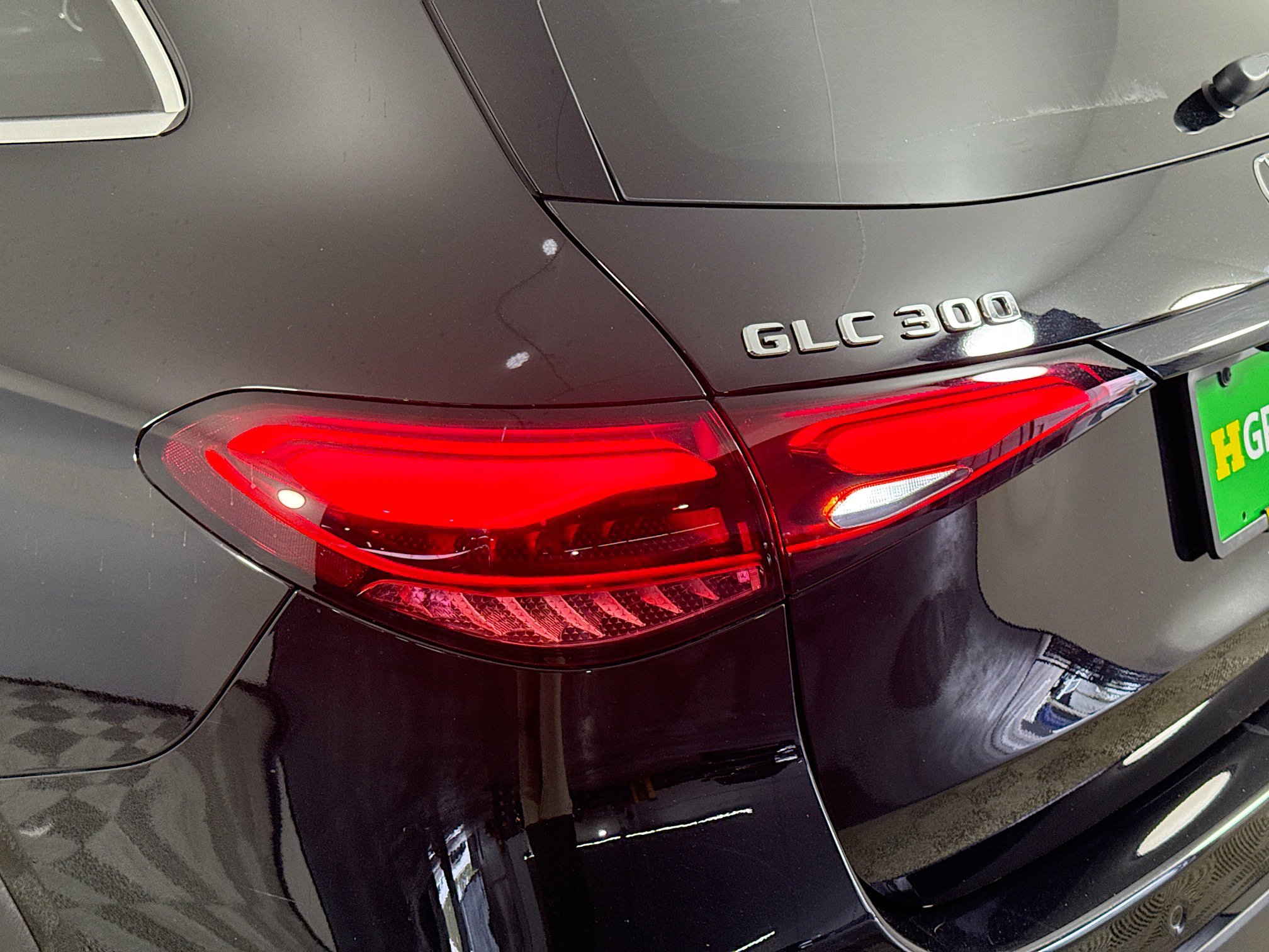 Used 2025 Mercedes-Benz GLC 300 4MATIC image 36