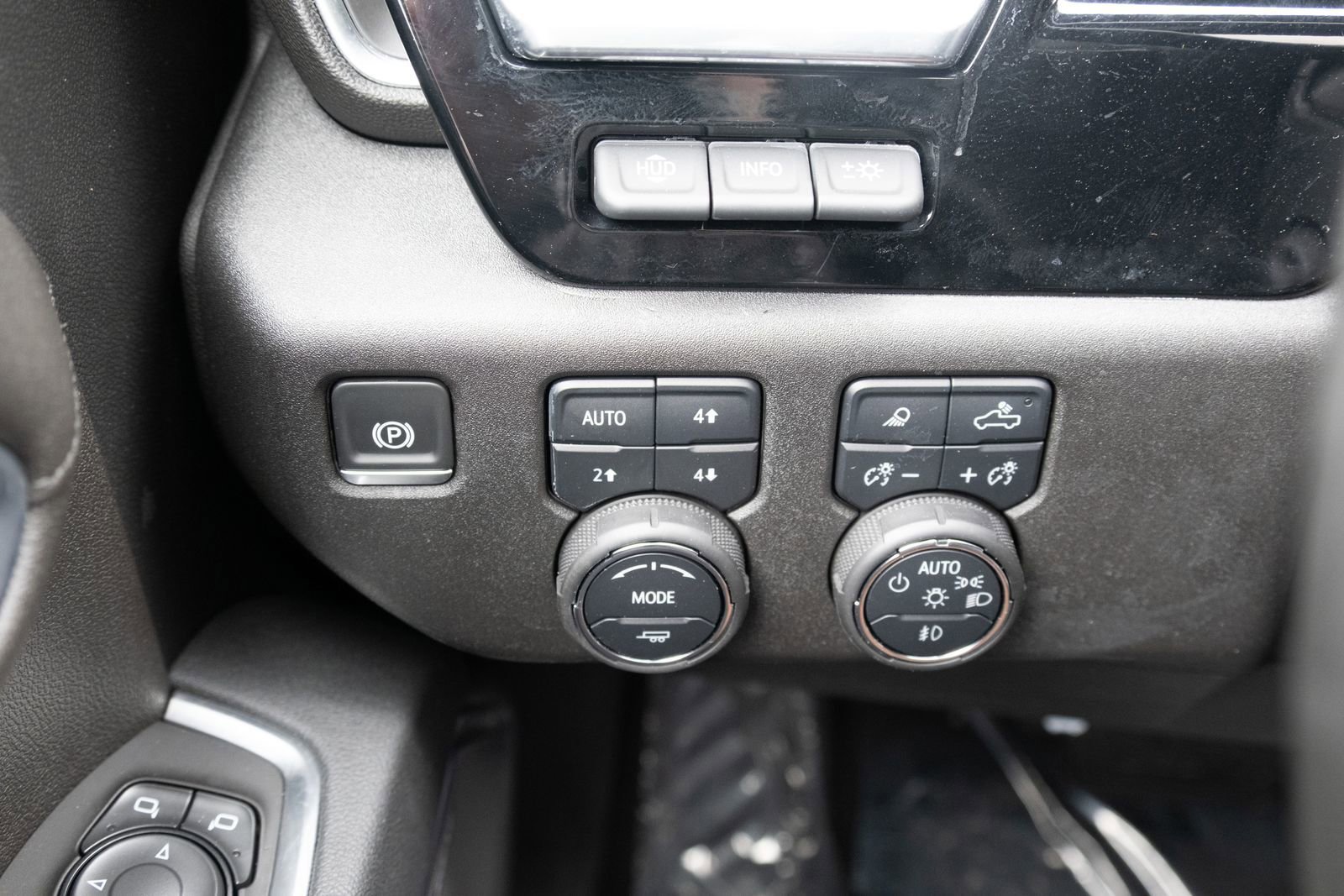 Used 2025 Chevrolet Silverado 1500 High Country w/ Technology Package image 8