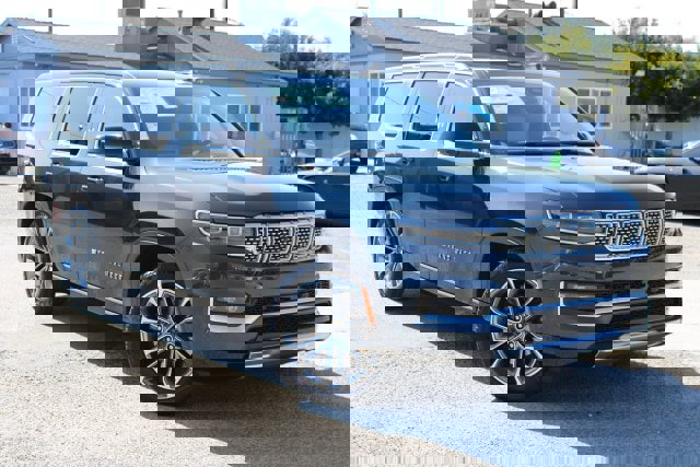 New 2025 Jeep Grand Wagoneer Series III w/ Rear Seat Video Group 1