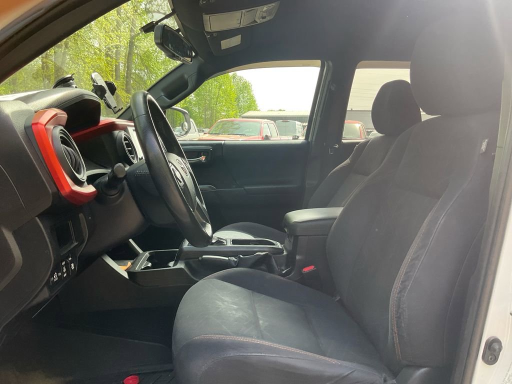 Used 2017 Toyota Tacoma TRD Sport image 16