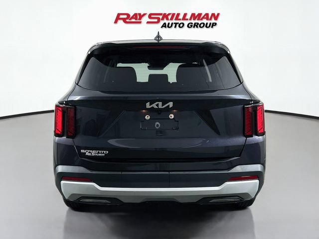 Used 2025 Kia Sorento LX FWD image 6