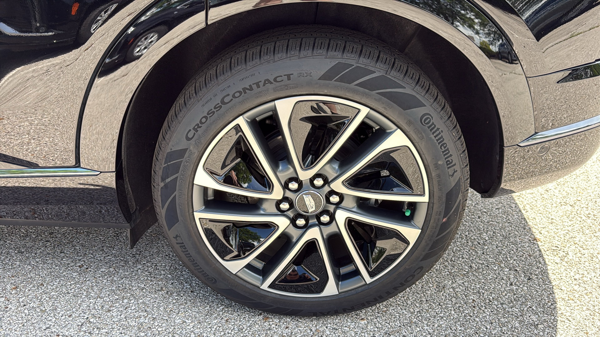 New 2025 Cadillac Optiq Sport 1 w/ LPO, Floor Liner Package AWD/4WD image 31