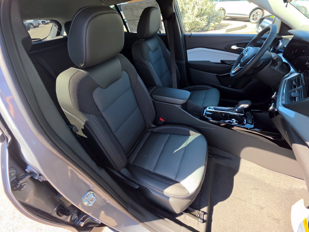New 2026 Chevrolet Trax LT w/ Driver Confidence Package FWD image 12