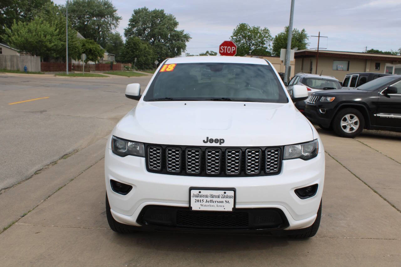 Used 2018 Jeep Grand Cherokee Altitude AWD/4WD image 3