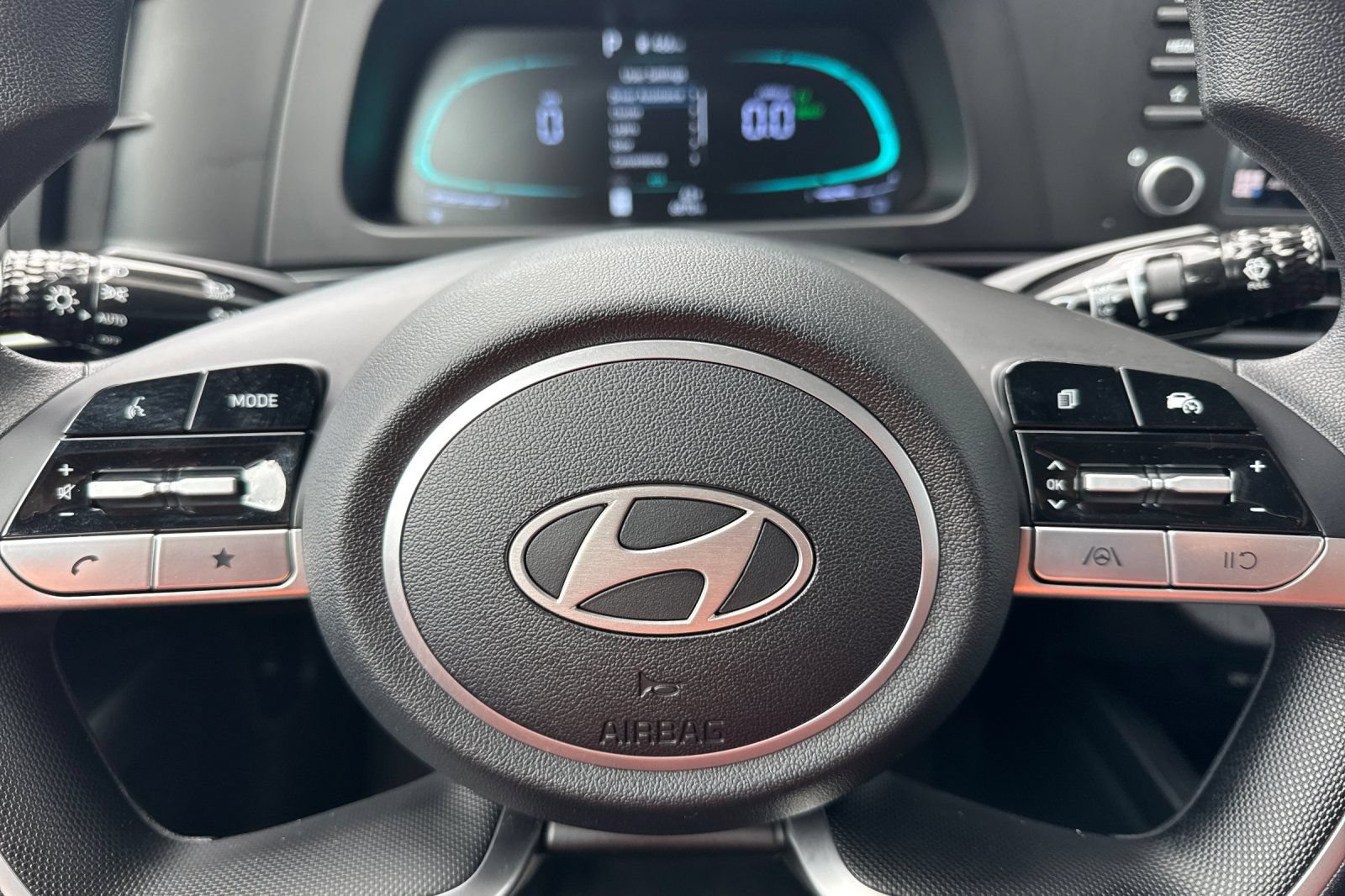 Used 2025 Hyundai Elantra Hybrid FWD image 22