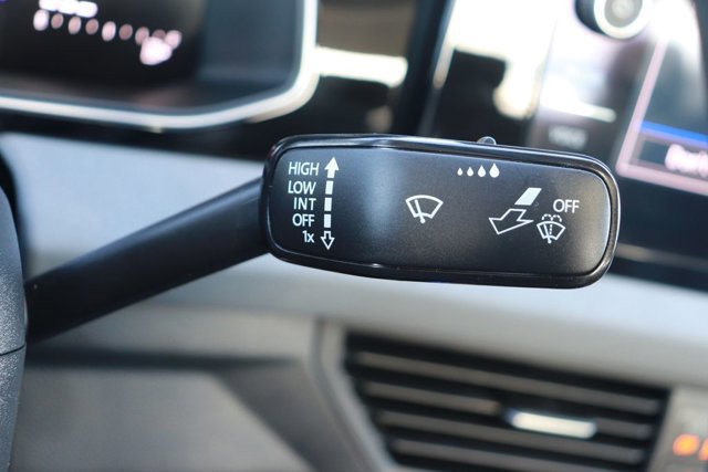 Used 2025 Volkswagen Jetta SE image 23