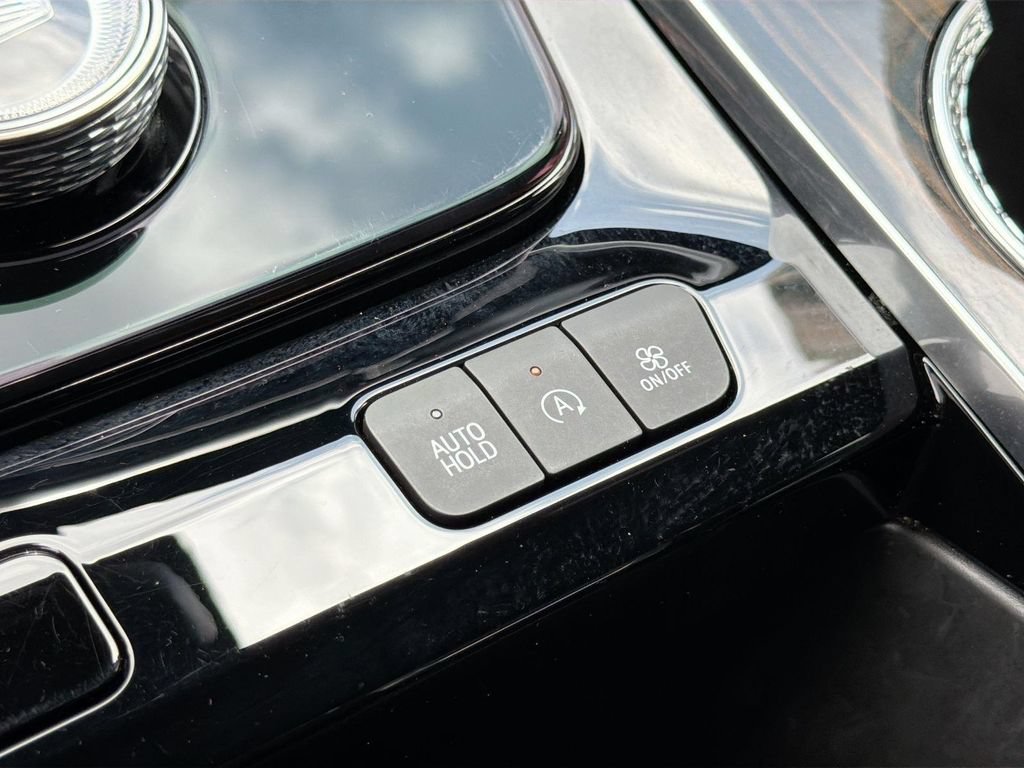 Certified 2026 Cadillac Escalade ESV Luxury AWD/4WD image 17