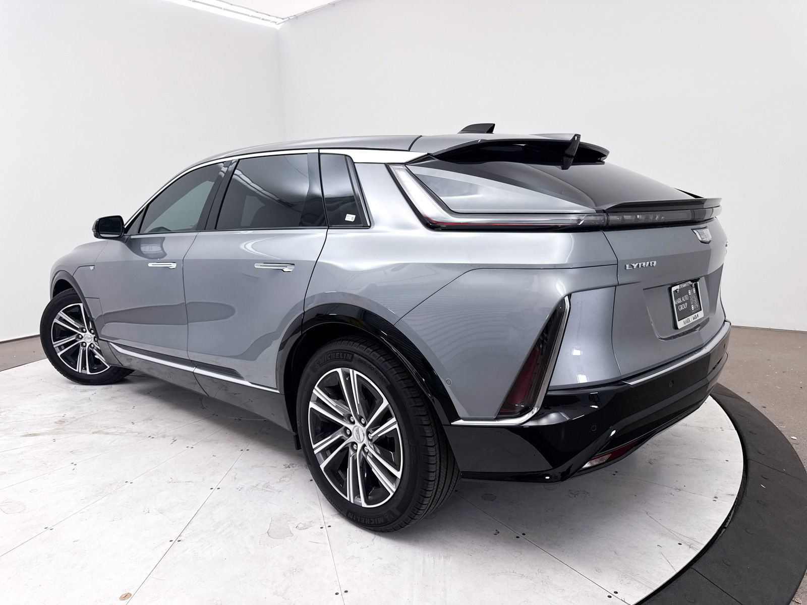 Used 2024 Cadillac Lyriq Luxury AWD/4WD image 2