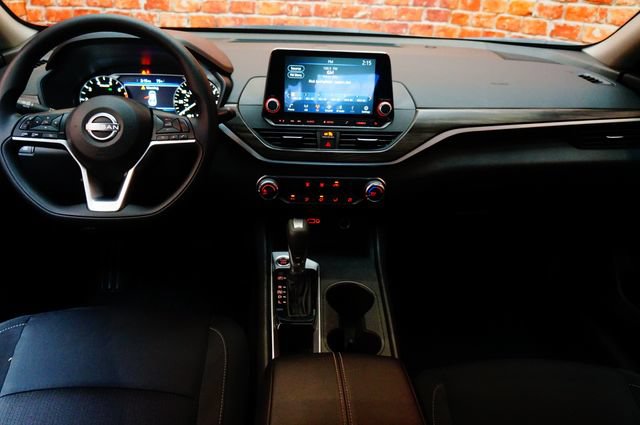 Certified 2025 Nissan Altima 2.5 SV FWD image 10