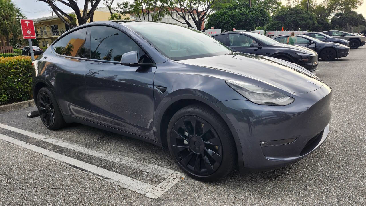 Used 2022 Tesla Model Y Long Range AWD/4WD image 9