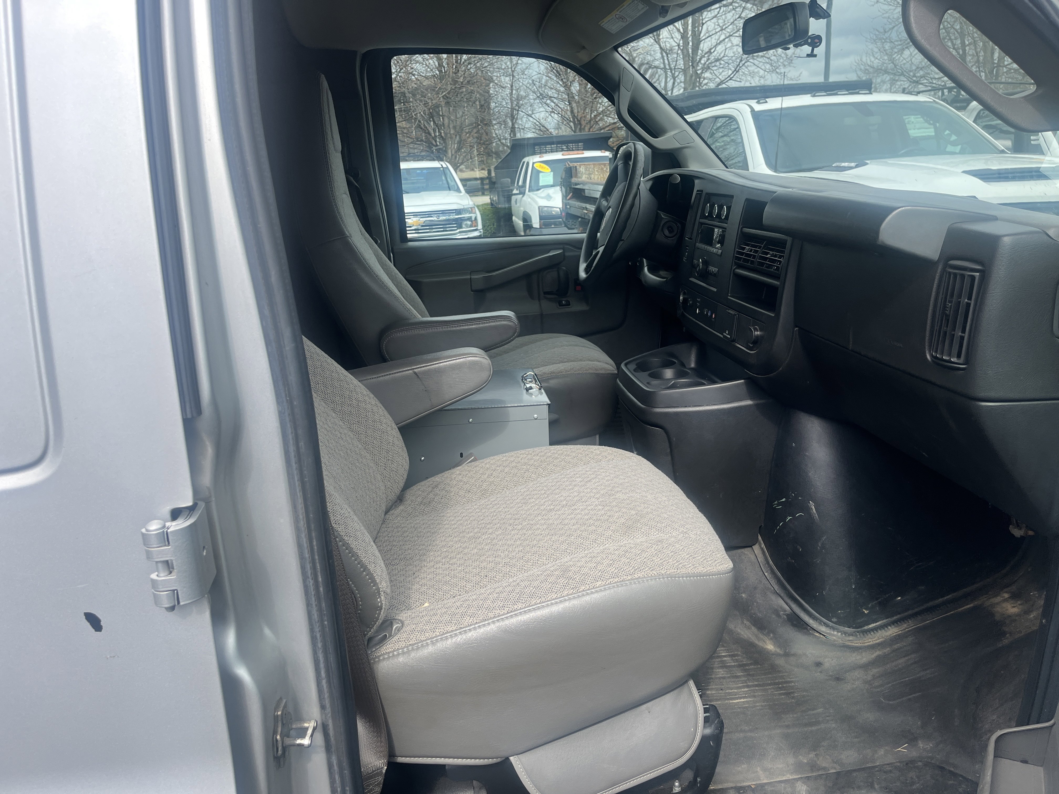 Used 2023 GMC Savana 2500 RWD image 14