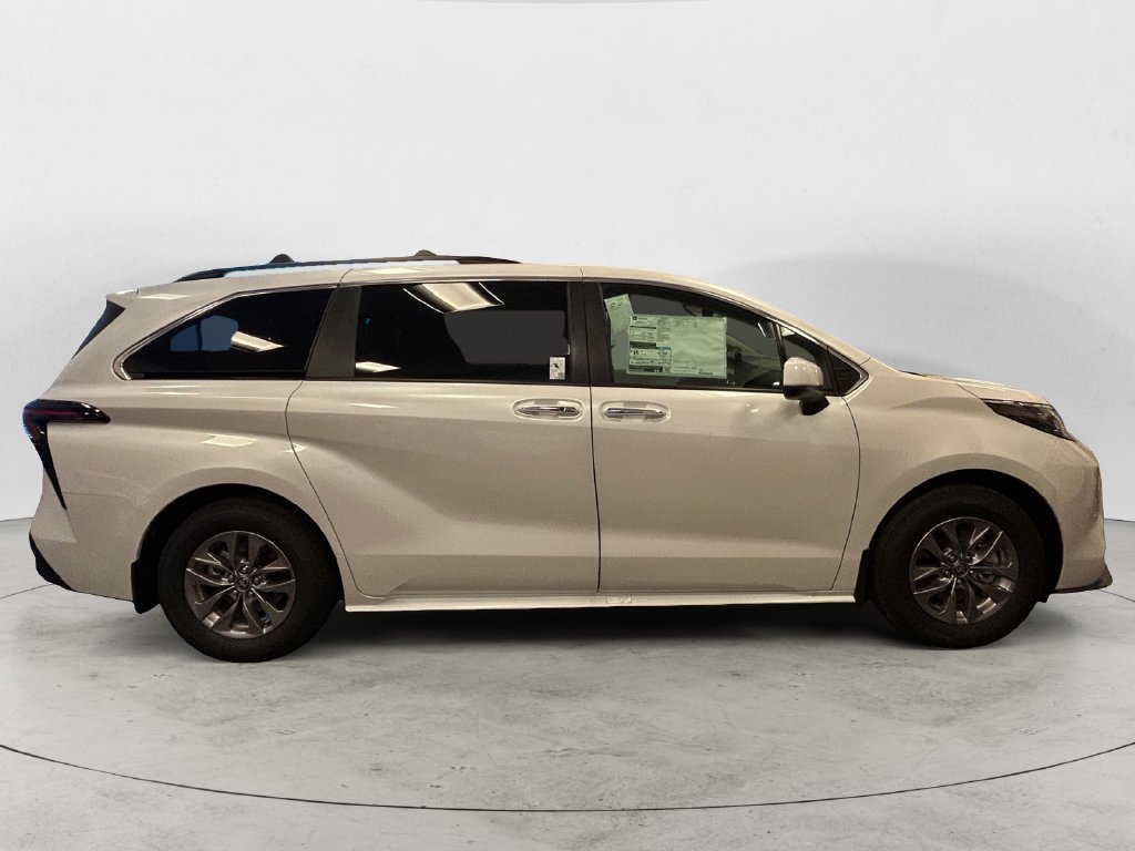 New 2026 Toyota Sienna XLE AWD/4WD image 6